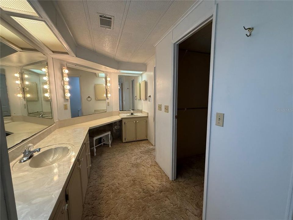 For Sale: $159,900 (2 beds, 2 baths, 1456 Square Feet)