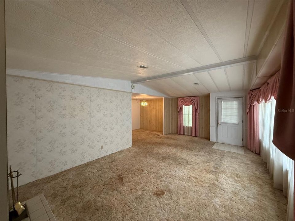 For Sale: $159,900 (2 beds, 2 baths, 1456 Square Feet)