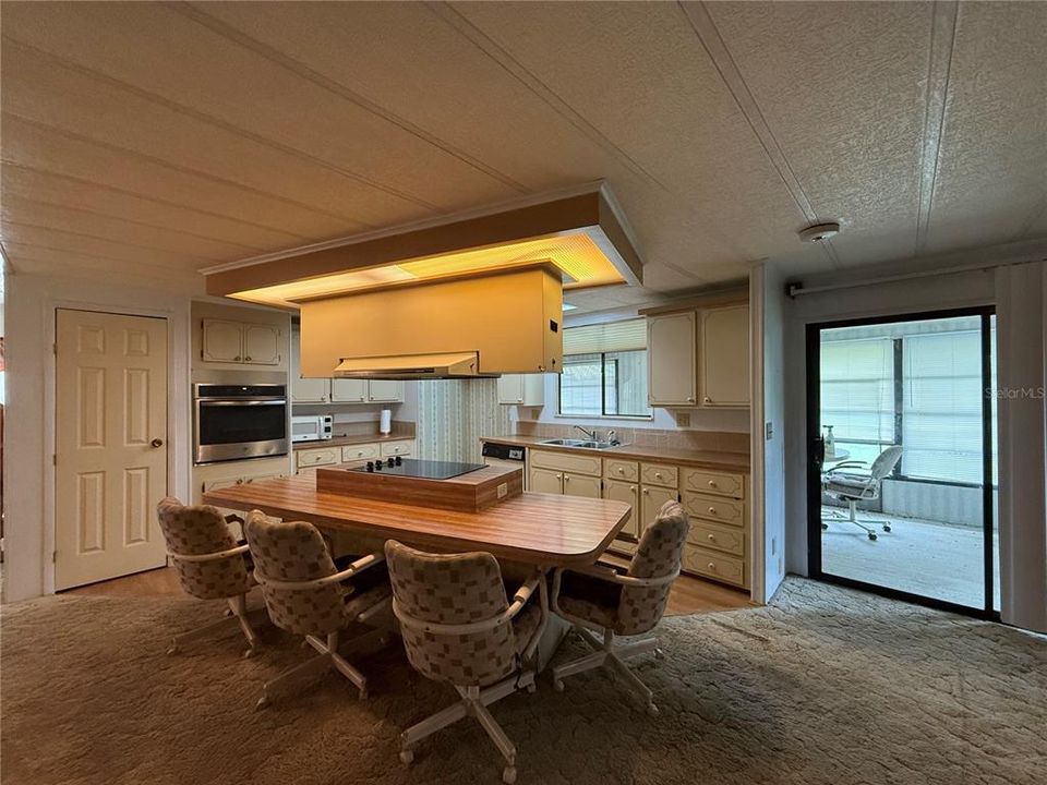 For Sale: $159,900 (2 beds, 2 baths, 1456 Square Feet)