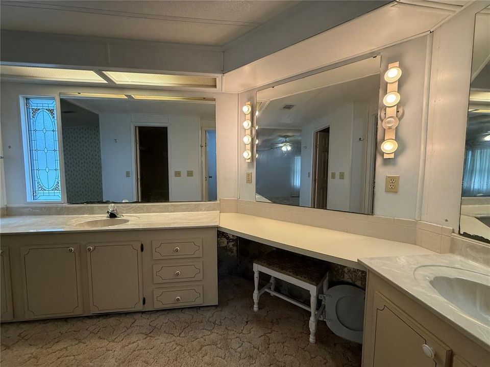 For Sale: $159,900 (2 beds, 2 baths, 1456 Square Feet)