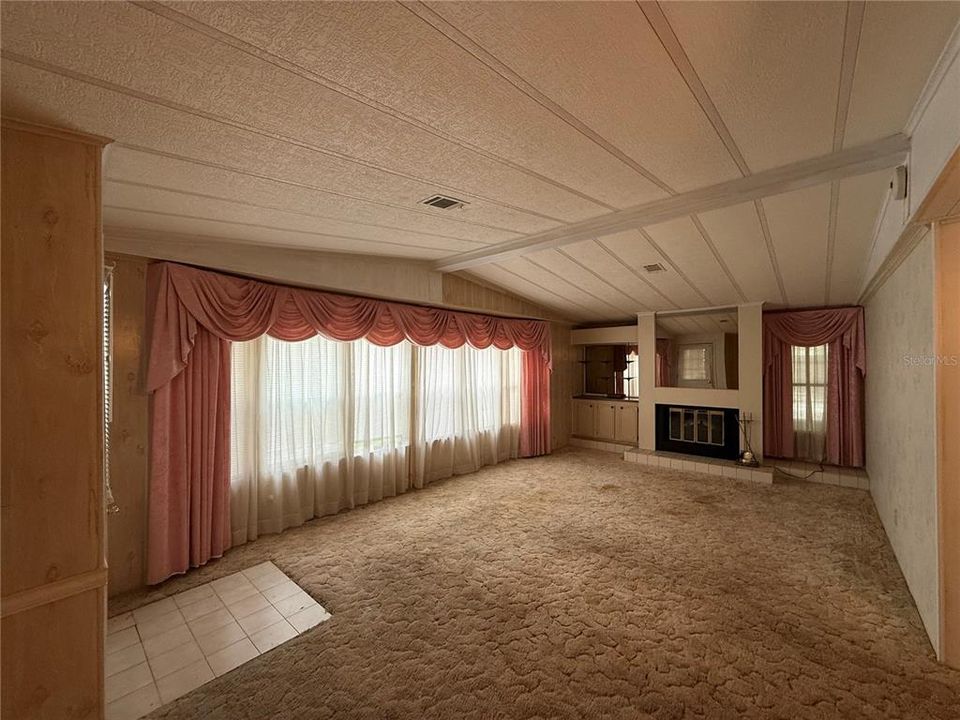 For Sale: $159,900 (2 beds, 2 baths, 1456 Square Feet)