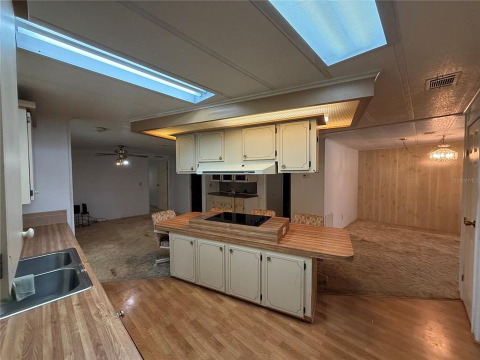 For Sale: $159,900 (2 beds, 2 baths, 1456 Square Feet)