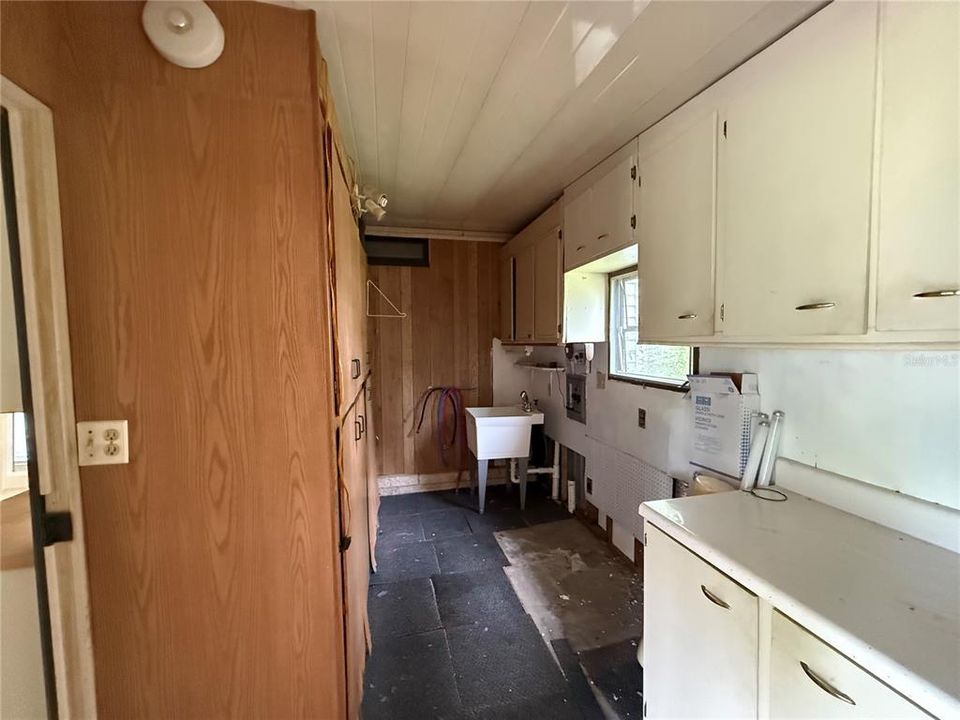 For Sale: $159,900 (2 beds, 2 baths, 1456 Square Feet)