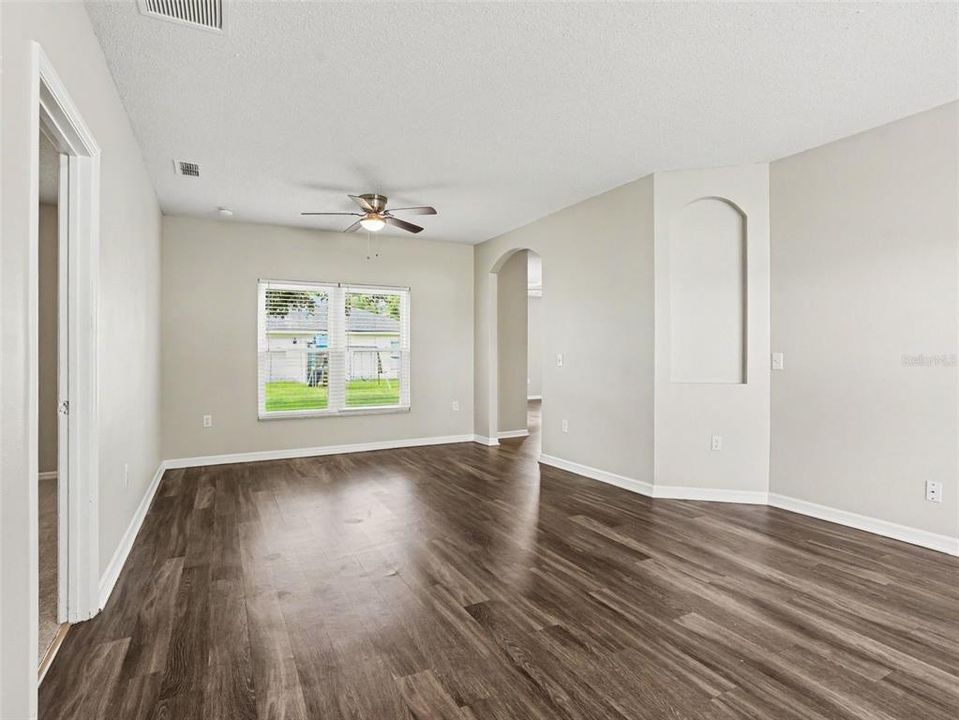 En Venta: $254,900 (3 camas, 2 baños, 1640 Pies cuadrados)