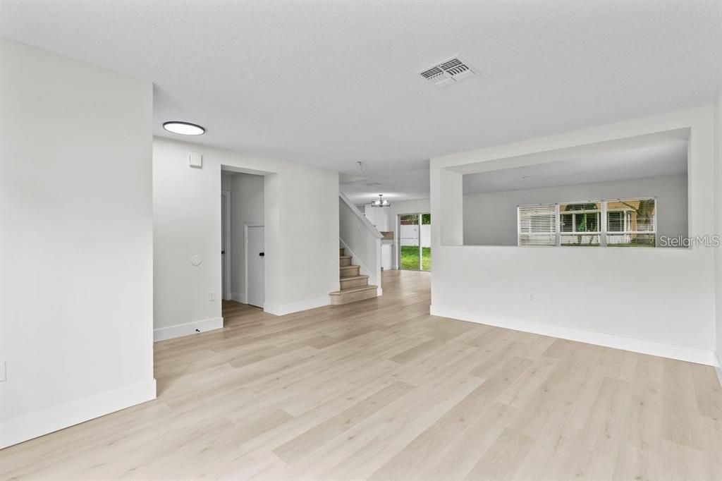 En Renta: $2,500 (4 camas, 2 baños, 2411 Pies cuadrados)