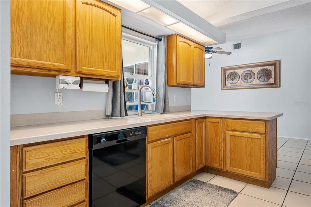 En Venta: $499,000 (3 camas, 2 baños, 1800 Pies cuadrados)