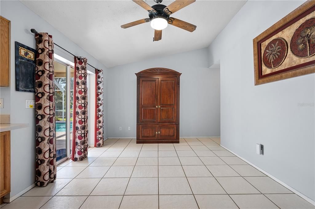 En Venta: $499,000 (3 camas, 2 baños, 1800 Pies cuadrados)