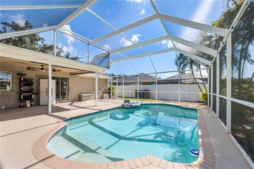 En Venta: $499,000 (3 camas, 2 baños, 1800 Pies cuadrados)