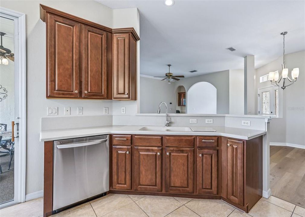 For Sale: $349,000 (2 beds, 2 baths, 1673 Square Feet)