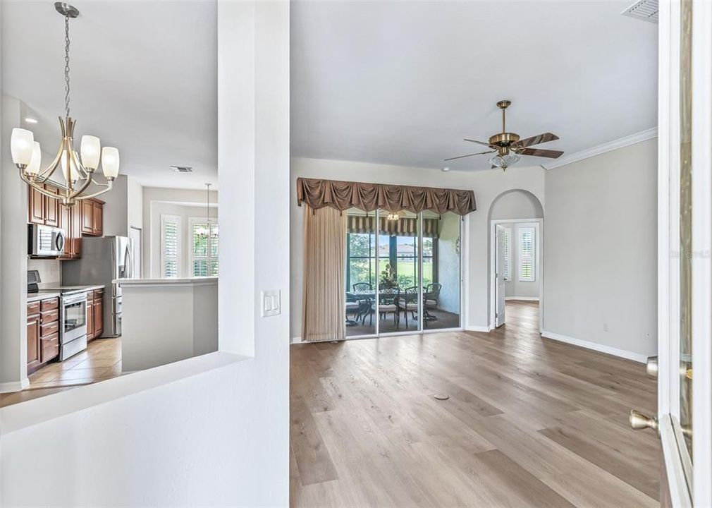 For Sale: $349,000 (2 beds, 2 baths, 1673 Square Feet)