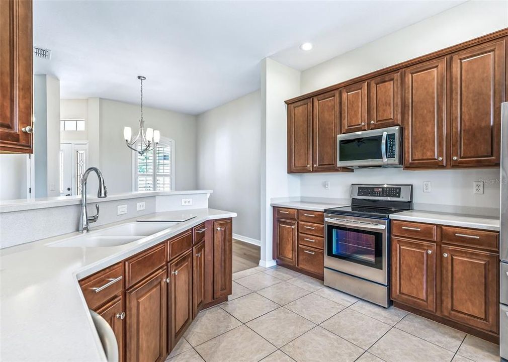 For Sale: $349,000 (2 beds, 2 baths, 1673 Square Feet)