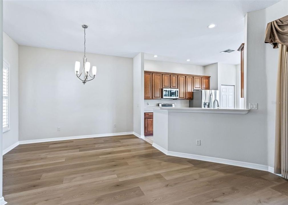 For Sale: $349,000 (2 beds, 2 baths, 1673 Square Feet)