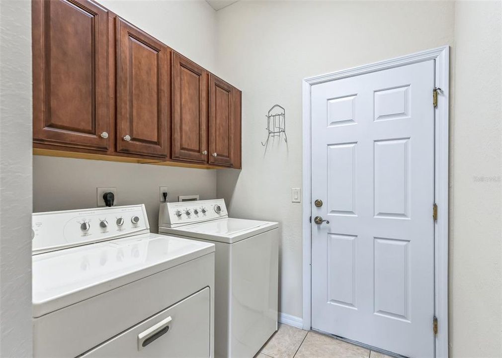For Sale: $349,000 (2 beds, 2 baths, 1673 Square Feet)