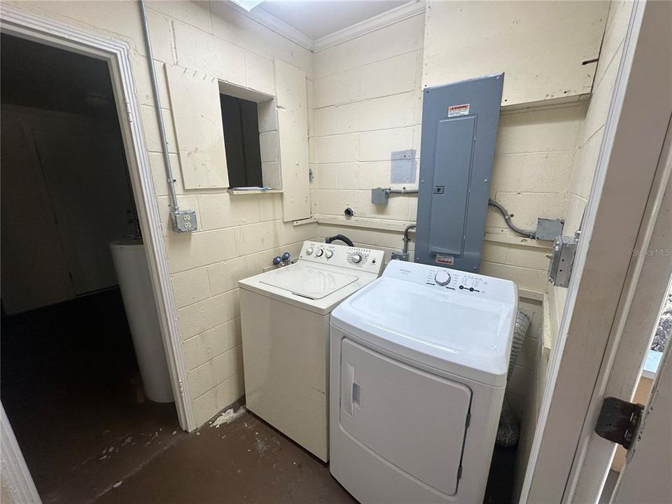 For Rent: $1,400 (2 beds, 1 baths, 1052 Square Feet)