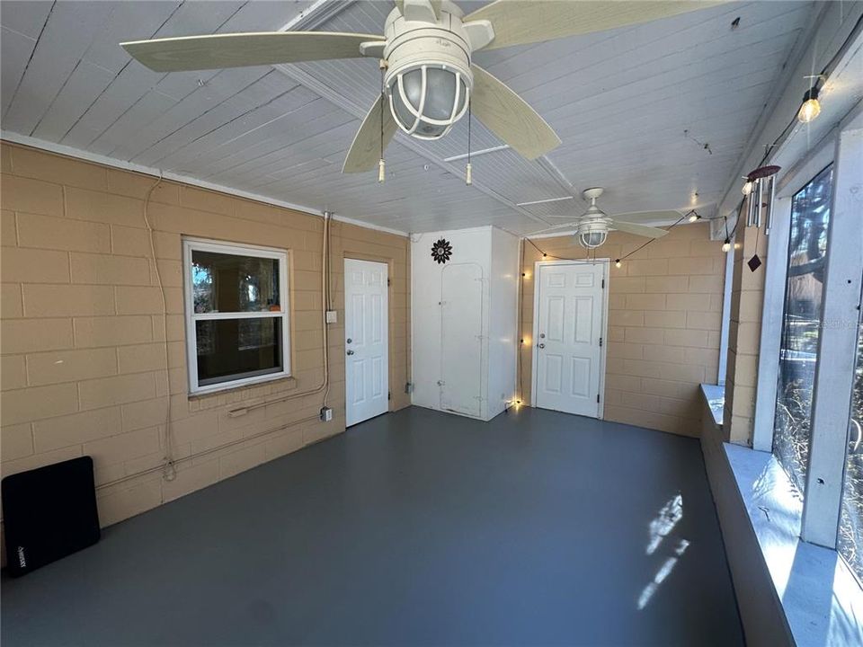 For Rent: $1,400 (2 beds, 1 baths, 1052 Square Feet)