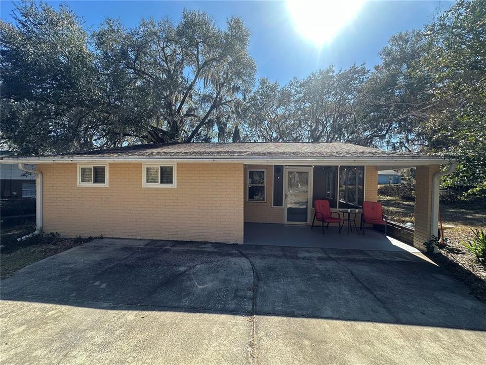 For Rent: $1,400 (2 beds, 1 baths, 1052 Square Feet)