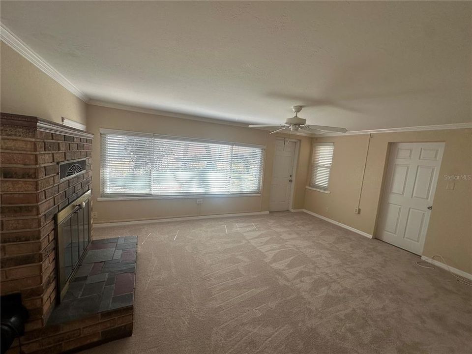 For Rent: $1,400 (2 beds, 1 baths, 1052 Square Feet)