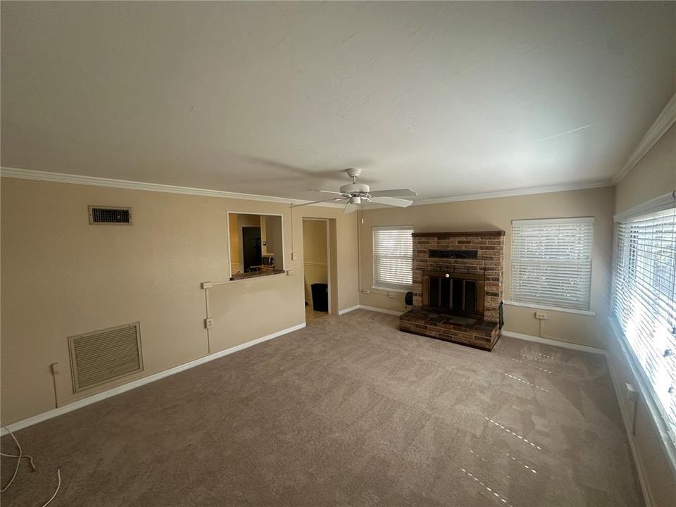For Rent: $1,400 (2 beds, 1 baths, 1052 Square Feet)