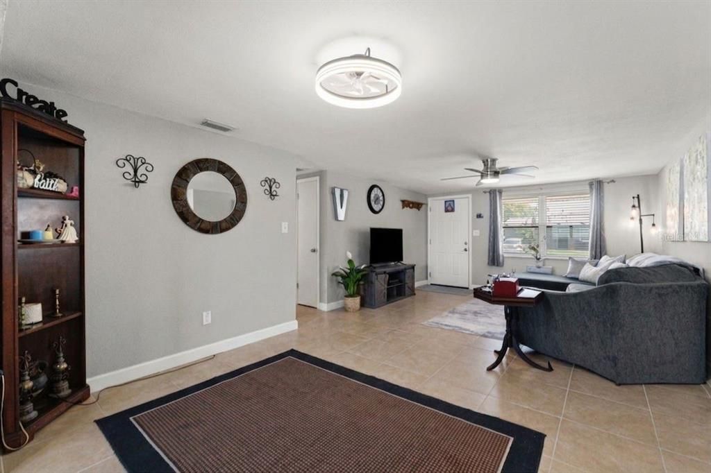 For Sale: $265,000 (3 beds, 2 baths, 1210 Square Feet)
