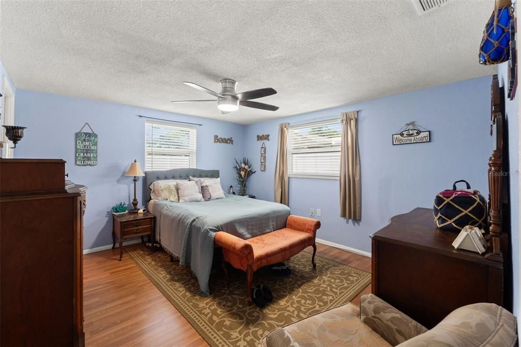 For Sale: $265,000 (3 beds, 2 baths, 1210 Square Feet)