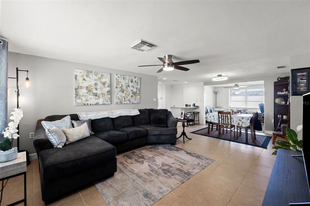 For Sale: $265,000 (3 beds, 2 baths, 1210 Square Feet)