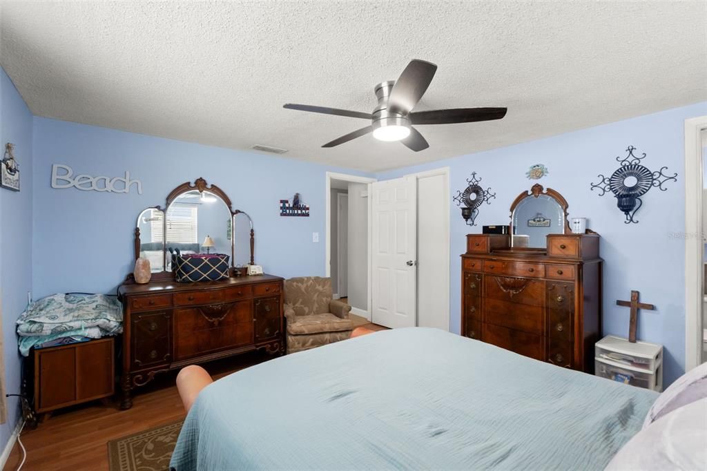 For Sale: $265,000 (3 beds, 2 baths, 1210 Square Feet)