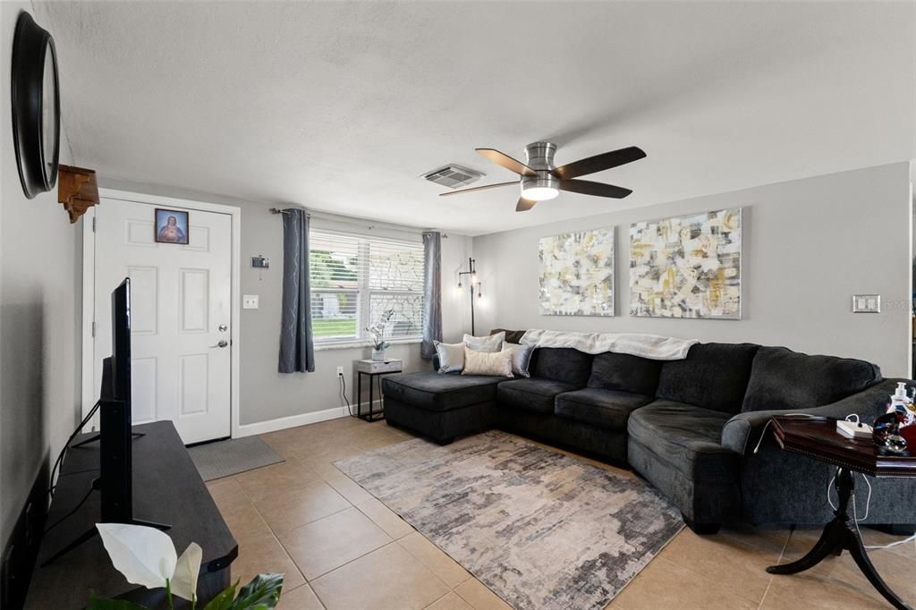 For Sale: $265,000 (3 beds, 2 baths, 1210 Square Feet)