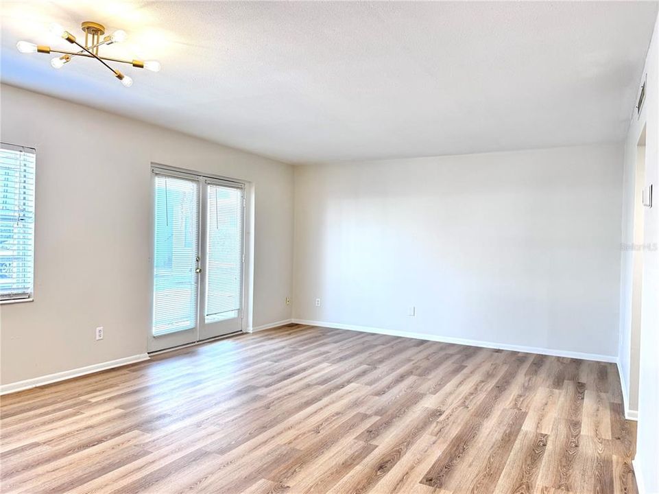 For Rent: $1,195 (1 beds, 1 baths, 735 Square Feet)