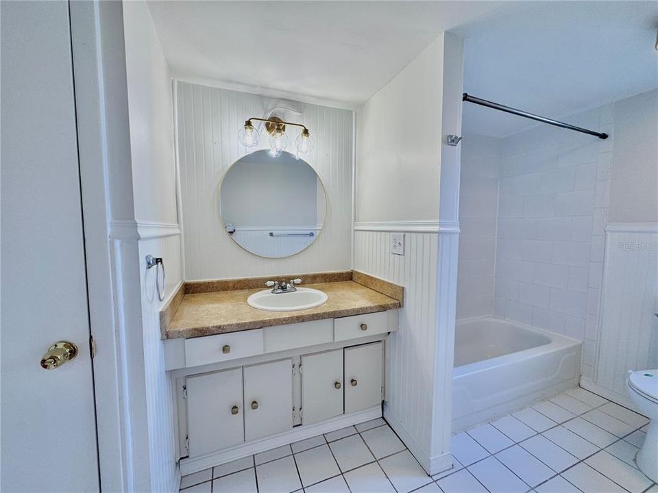 For Rent: $1,195 (1 beds, 1 baths, 735 Square Feet)