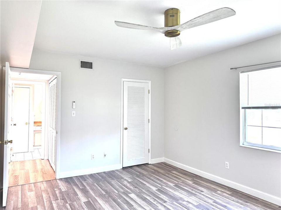 For Rent: $1,195 (1 beds, 1 baths, 735 Square Feet)
