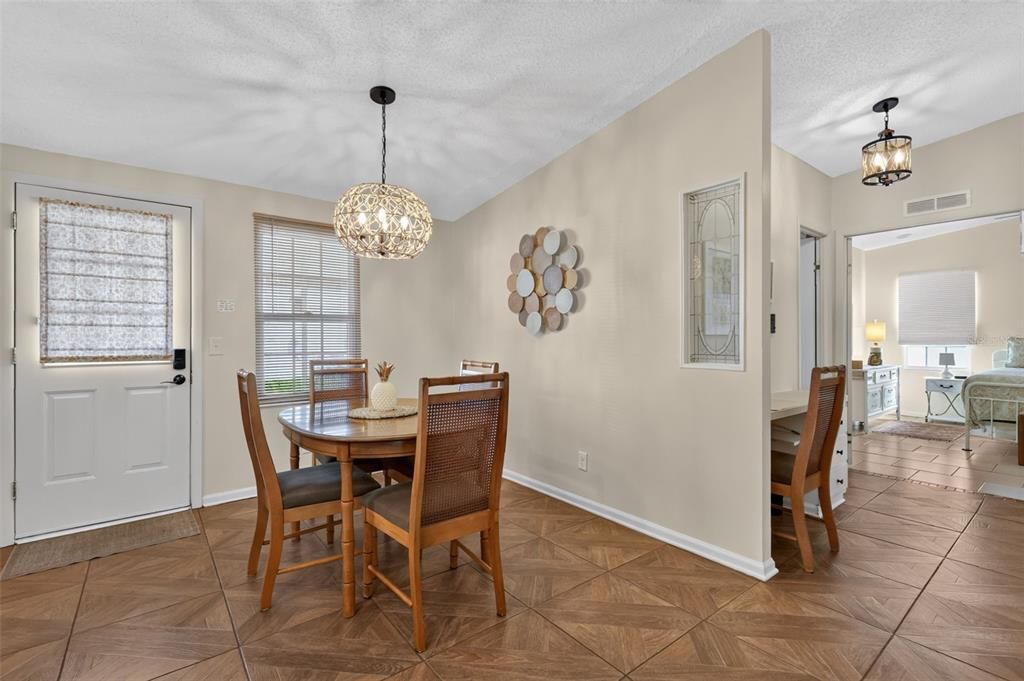 For Sale: $198,900 (2 beds, 2 baths, 1040 Square Feet)