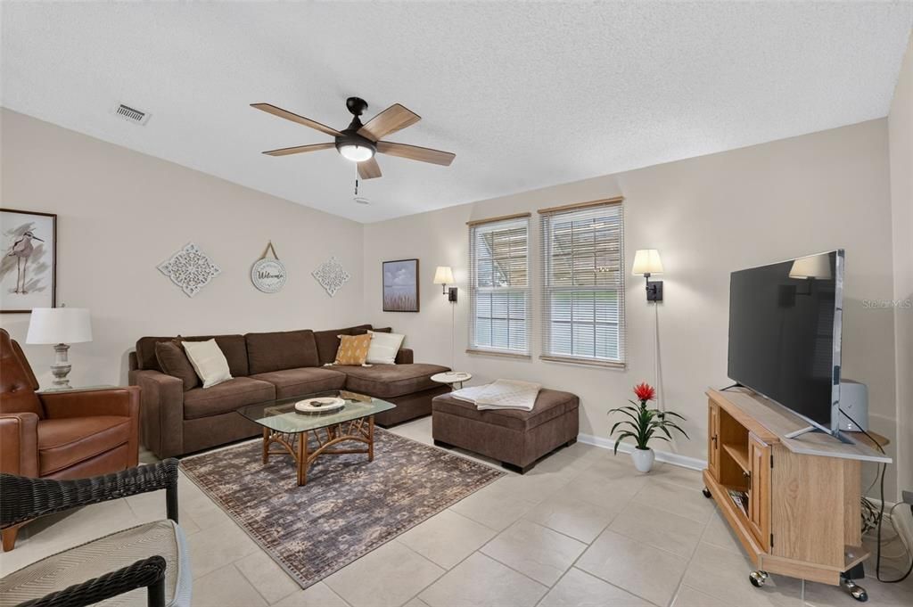 For Sale: $198,900 (2 beds, 2 baths, 1040 Square Feet)