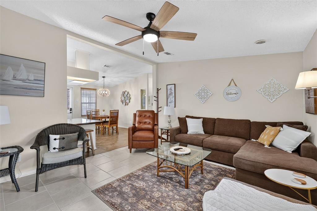 For Sale: $198,900 (2 beds, 2 baths, 1040 Square Feet)