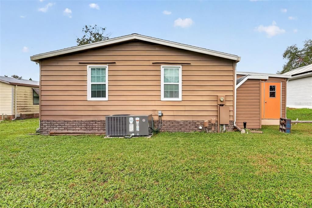 For Sale: $198,900 (2 beds, 2 baths, 1040 Square Feet)