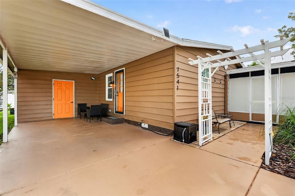 For Sale: $198,900 (2 beds, 2 baths, 1040 Square Feet)