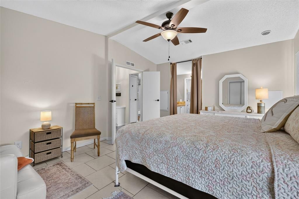 For Sale: $198,900 (2 beds, 2 baths, 1040 Square Feet)