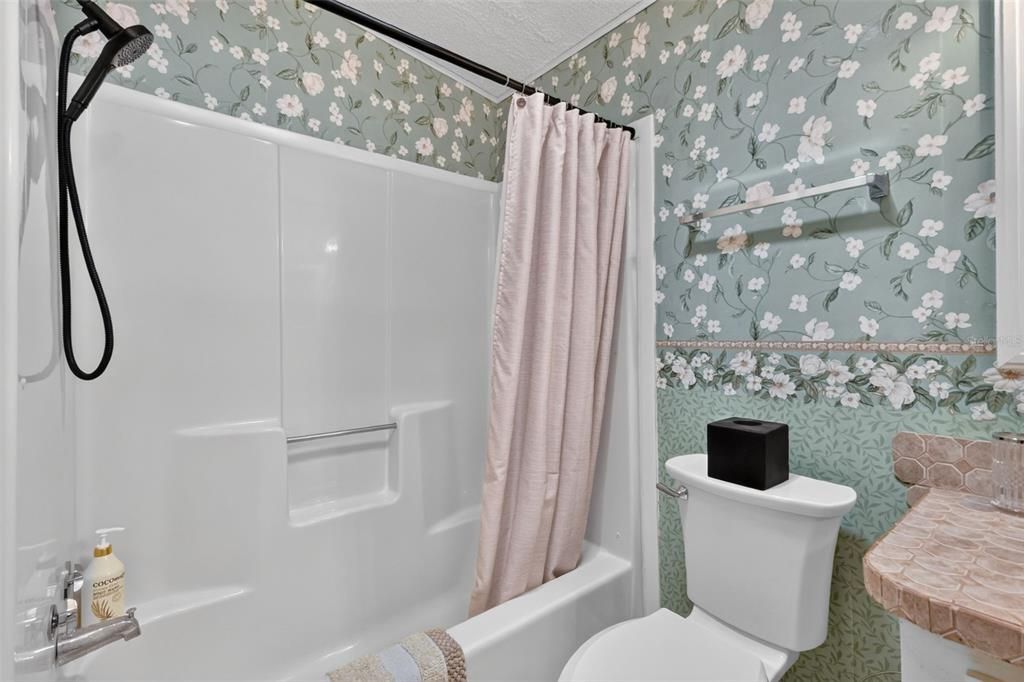 For Sale: $198,900 (2 beds, 2 baths, 1040 Square Feet)