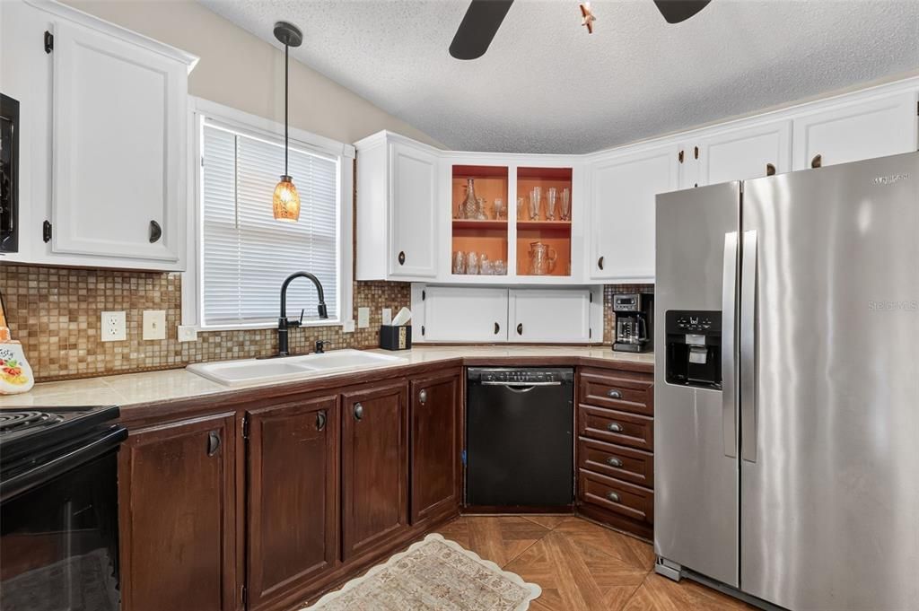 For Sale: $198,900 (2 beds, 2 baths, 1040 Square Feet)