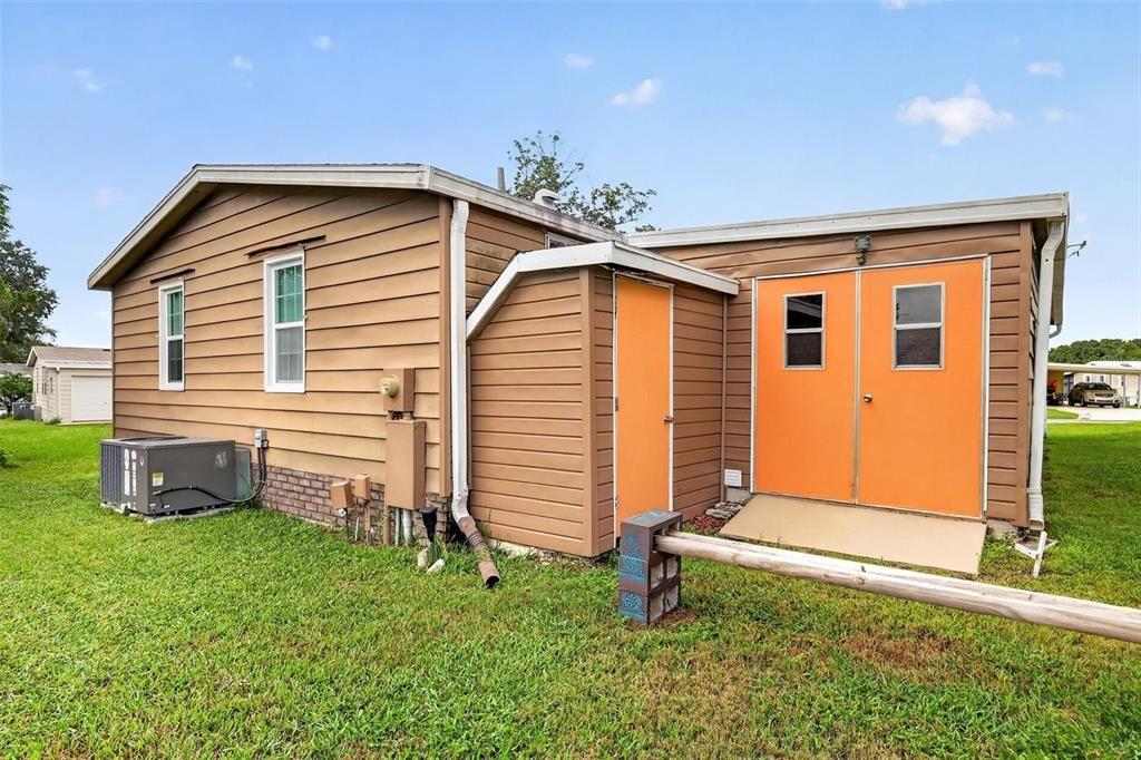 For Sale: $198,900 (2 beds, 2 baths, 1040 Square Feet)