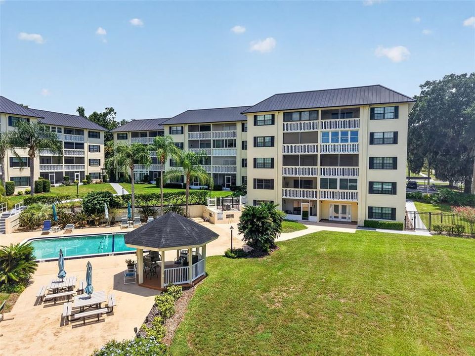 For Sale: $269,000 (2 beds, 2 baths, 1163 Square Feet)