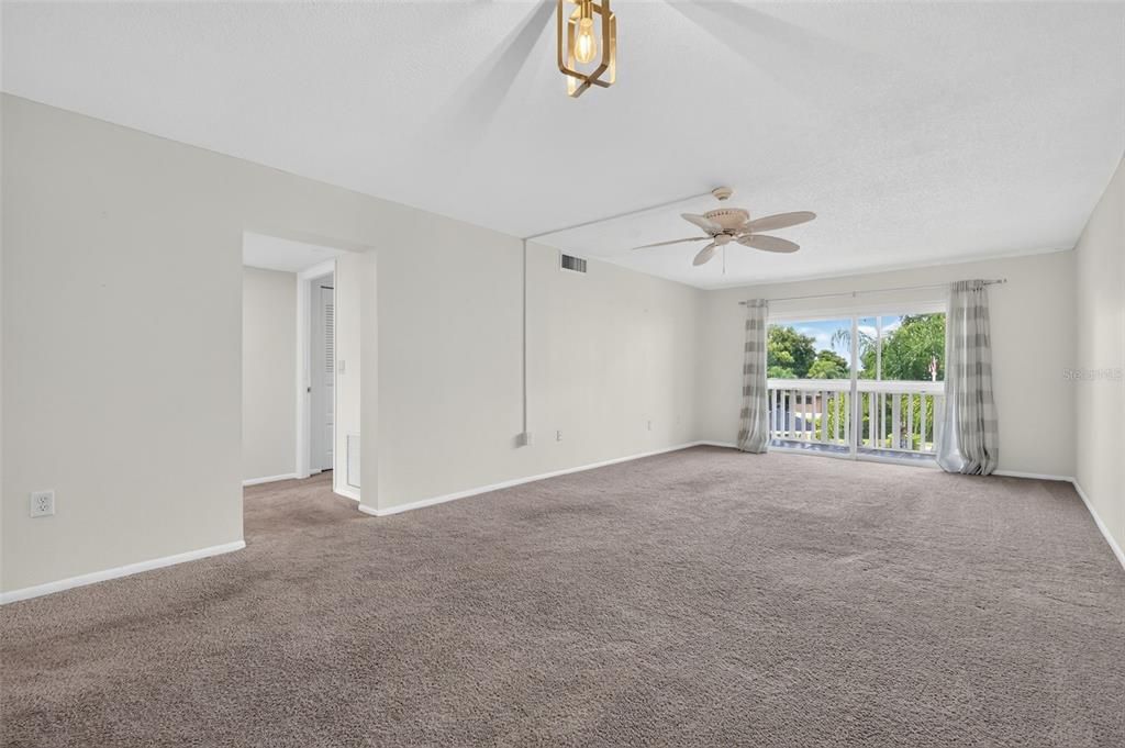 For Sale: $269,000 (2 beds, 2 baths, 1163 Square Feet)