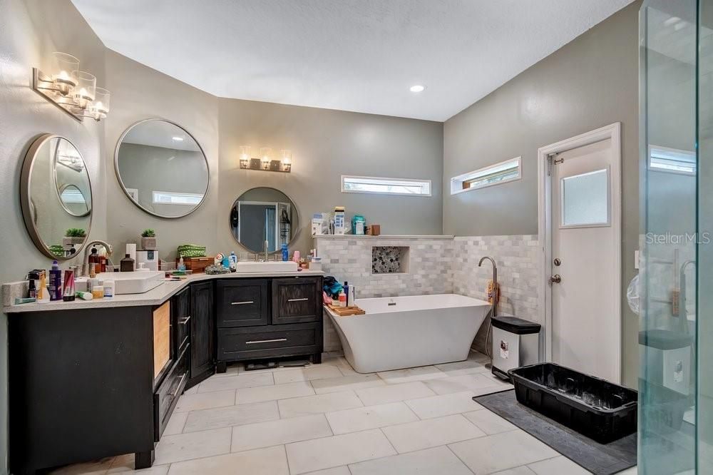 For Sale: $659,900 (4 beds, 2 baths, 2828 Square Feet)