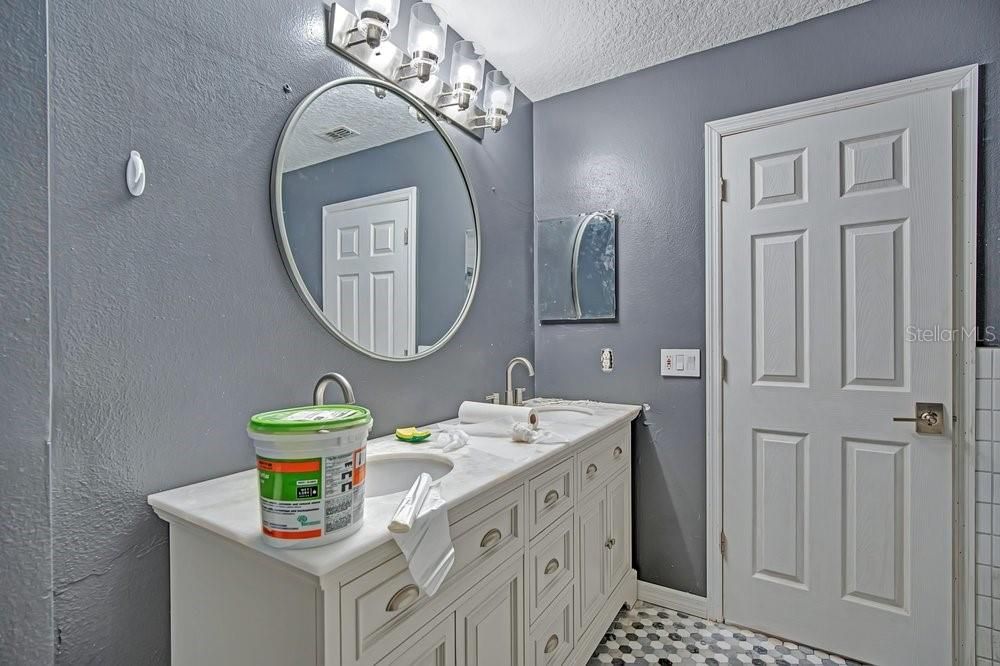For Sale: $659,900 (4 beds, 2 baths, 2828 Square Feet)