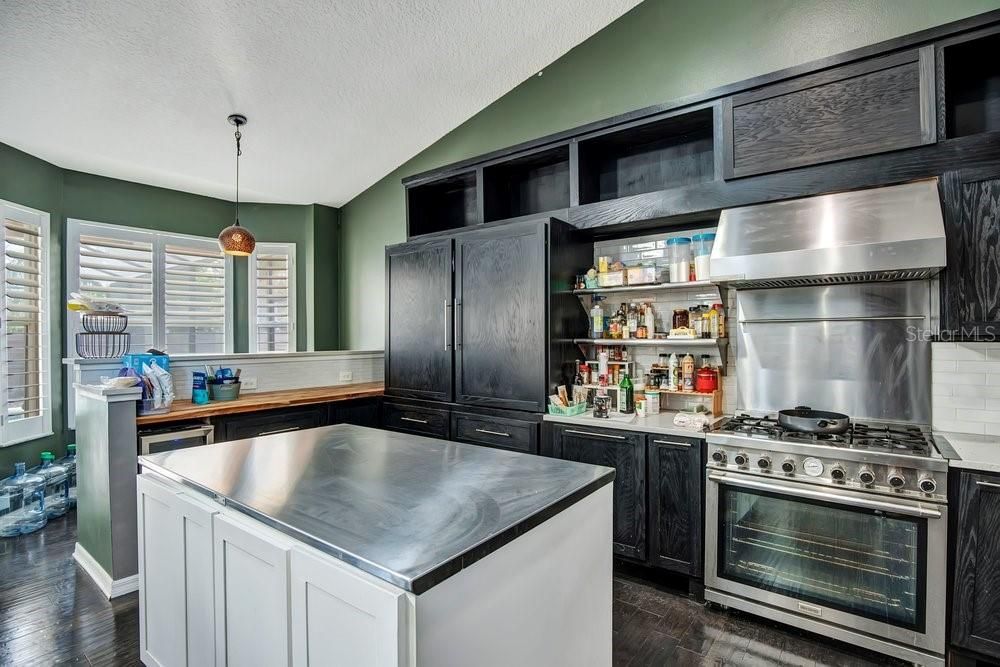 For Sale: $659,900 (4 beds, 2 baths, 2828 Square Feet)