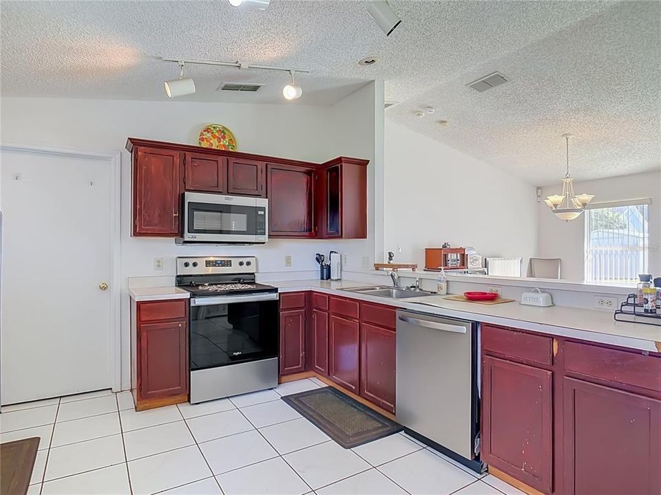Activo con contrato: $298,000 (3 camas, 2 baños, 1448 Pies cuadrados)