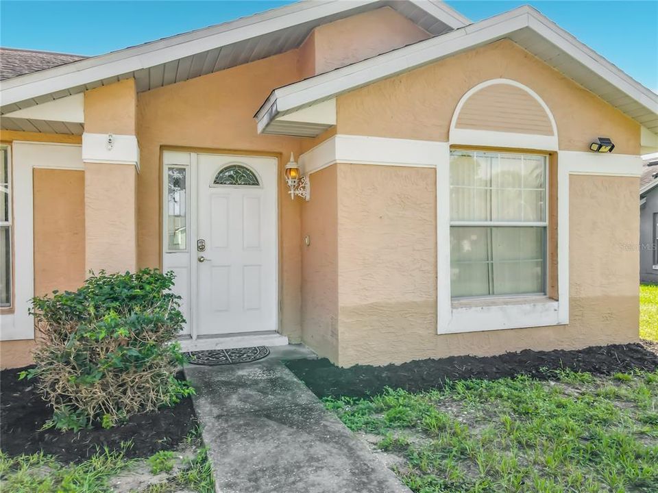 Activo con contrato: $298,000 (3 camas, 2 baños, 1448 Pies cuadrados)