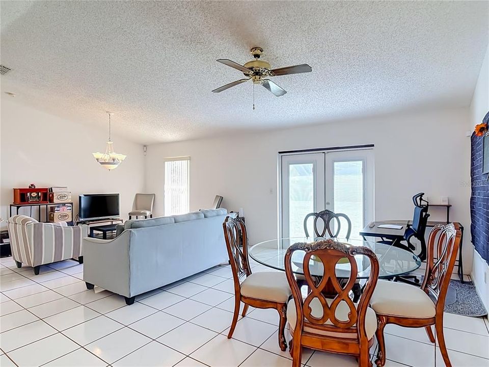 Activo con contrato: $298,000 (3 camas, 2 baños, 1448 Pies cuadrados)