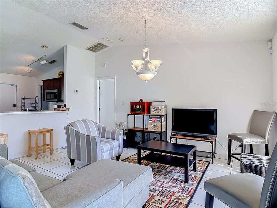 Activo con contrato: $298,000 (3 camas, 2 baños, 1448 Pies cuadrados)