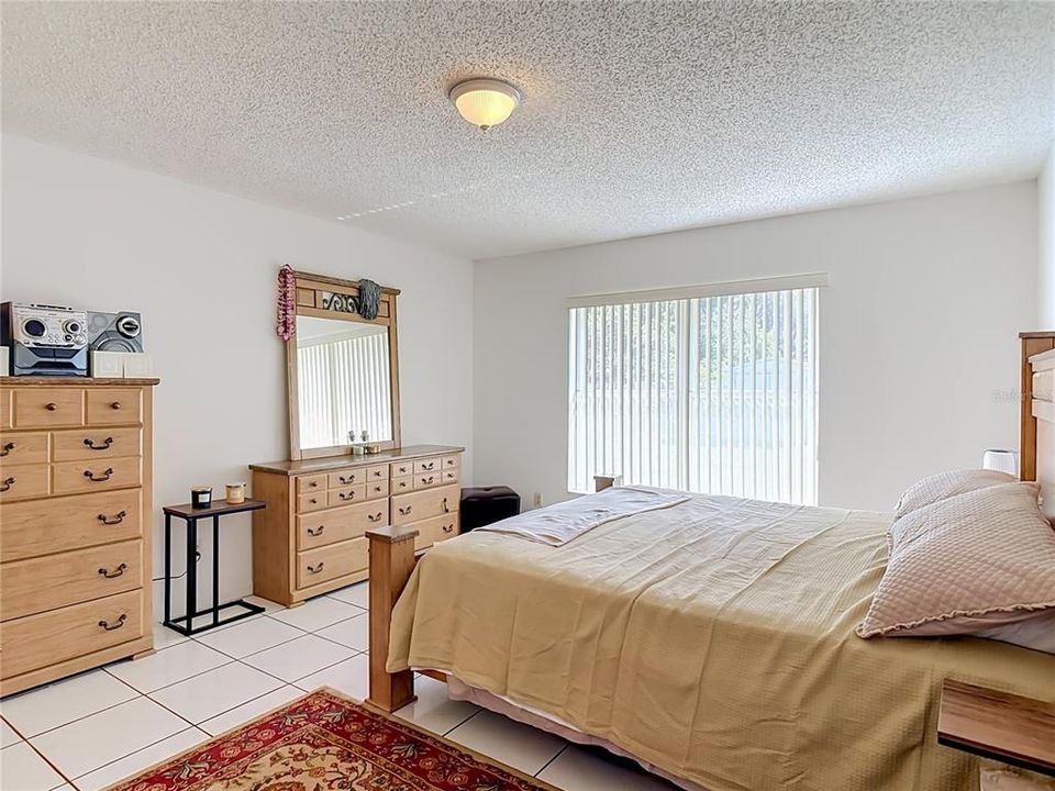Activo con contrato: $298,000 (3 camas, 2 baños, 1448 Pies cuadrados)