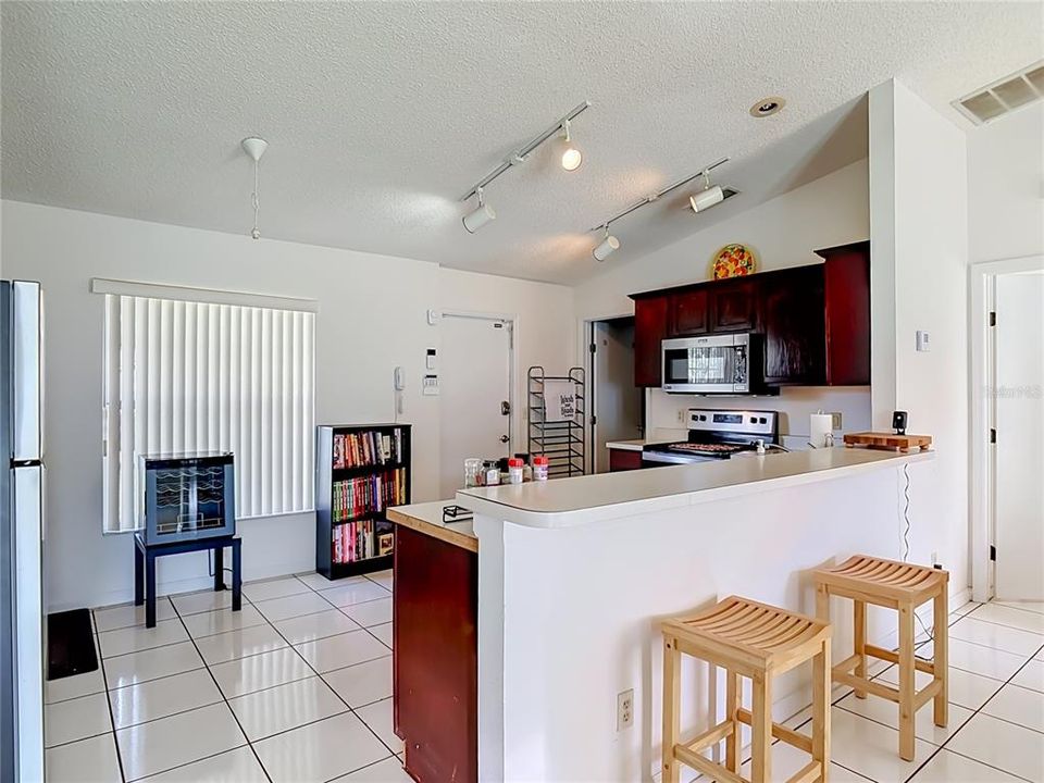 Activo con contrato: $298,000 (3 camas, 2 baños, 1448 Pies cuadrados)